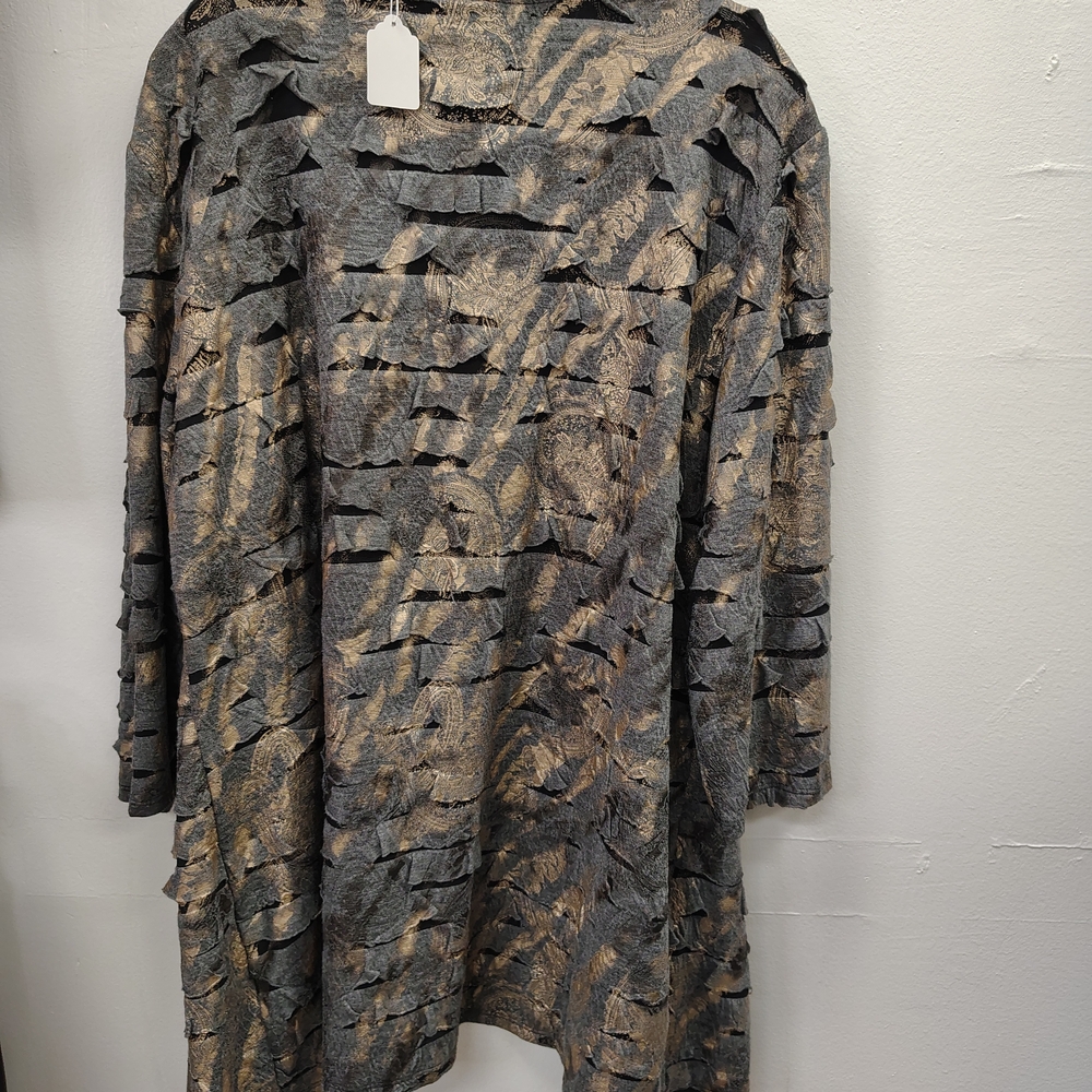 Distressed Patterned Top - Picture 5 of 5